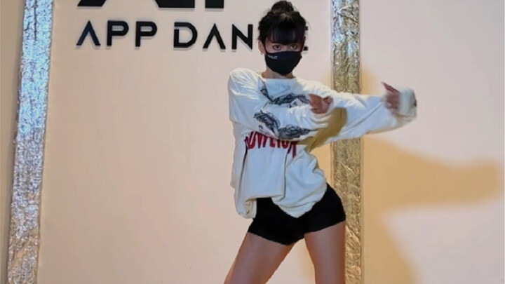 My favorite part of aespa's dreamcometrue is the very touching #yokii replic choreography