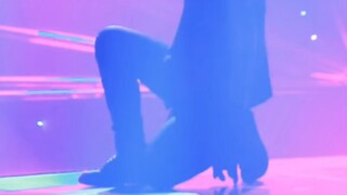 A god-level dancer! His stamina is amazing! His movements are so clear that it seems like 4K quality