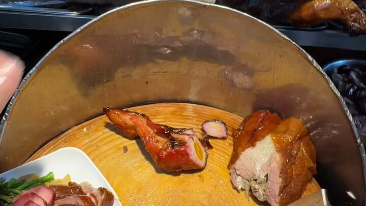 怪不得那么多人争先恐后，出来开烧腊快餐店，原来利润竟然能达到75%。干个几年就可以退休了。#美食 #广式烧腊