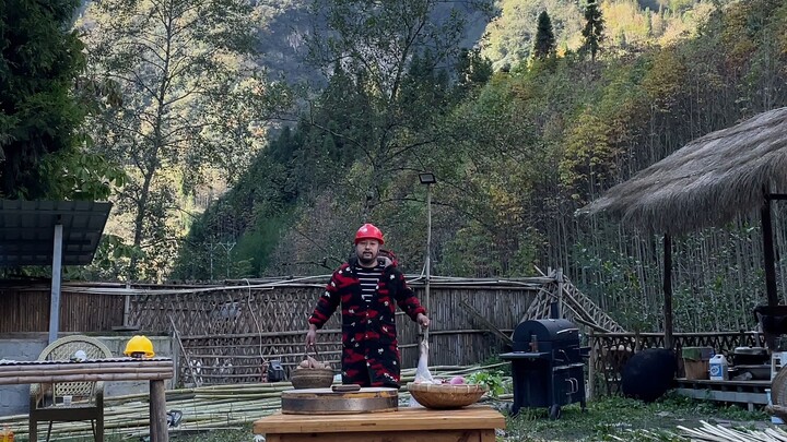 เอาโอ่งน้ำมาดัดแปลงเป็นเตา แล้วมาปิ้งขาแกะกันเลย!