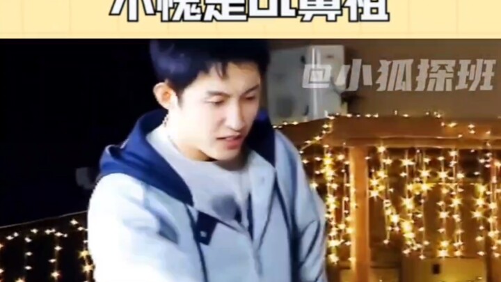 أضحكني حتى الموت! حقًا لا أستطيع التغلب على اللاعبين الموهوبين، هاهاهاهاها!