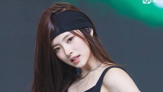 العصابة رائعة جدًا! مسرح MEOVV لتقديم أغنية "MEOW" بتاريخ 241003!