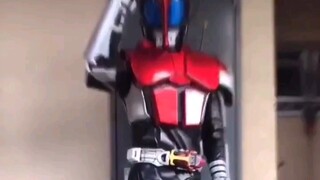 Kamen Rider transforms into a cool outfit.