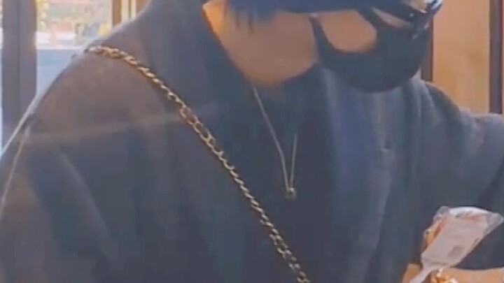 [Tan Jianci] "ซื้อขนมมากมาย"