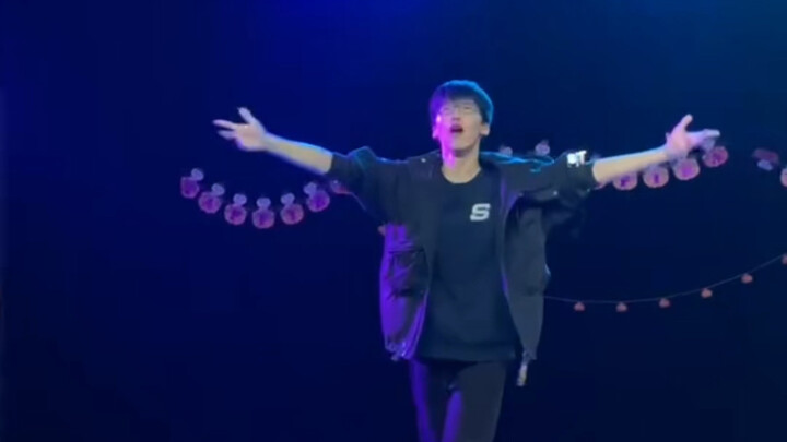 Genshin Impact launched at the school's Halloween party????? (I'll update the video on the weekend!!
