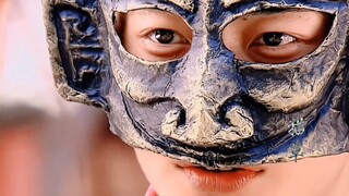 “即使很多年不见，嫣儿也能透过面具认出舅舅的脸。”