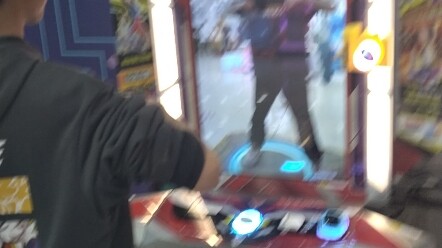 当奥迷进入电玩城，他做的第一件事竟然是……