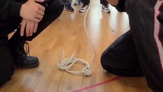 เทพเจ้าบีทบ็อกซ์กับกลุ่มรุ่นน้องที่ชื่นชมเขา ฮ่าฮ่าฮ่า โรคจิตชัดๆ!