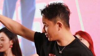 Chà chà! Cuối cùng cũng lại được thấy Hàn Canh nhảy rồi! Nhìn một lần là biết ngay! Không hổ là thần