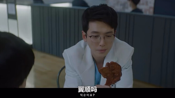 机智的医生生活，笑死了，翼俊也喜欢吃大鸡腿！