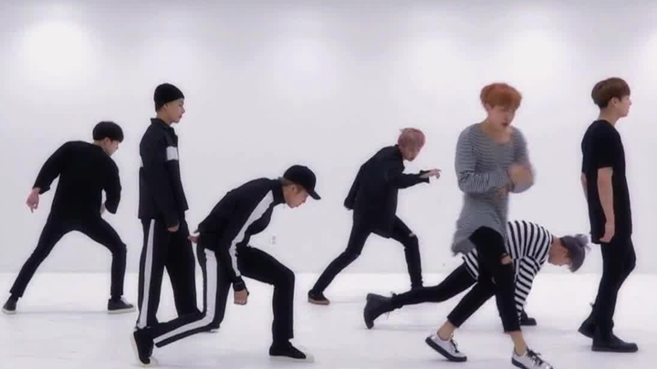 لقد كان الأمر مكثفًا للغاية لدرجة أن حتى BTS اضطروا إلى التفكير لمدة ثانيتين بعد مشاهدته ...