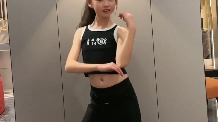 The little dancing cutie is back again! [Wu Jia Wu]