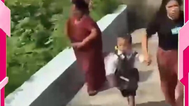 detik detik menegangkan terekam saat seorang ibu bersama kedua putrinya sumber:detik.com #tvkabarjuj