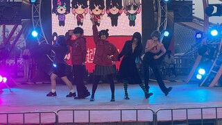 So I formed a crew with my classmates and danced the Smiling (maybe?) Investigation Team at Comic-Co