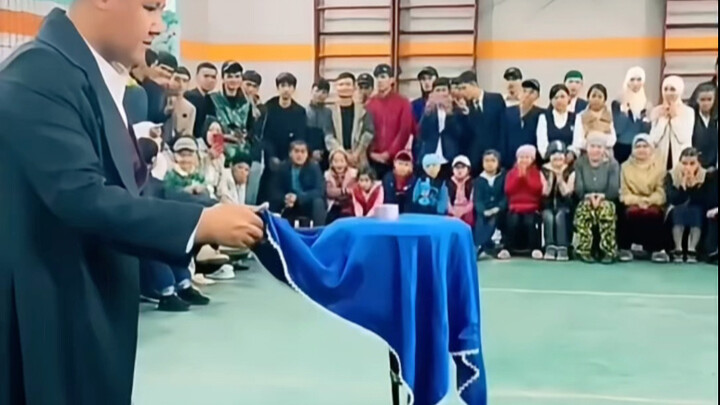 Legendary folk master: a table that can fly!