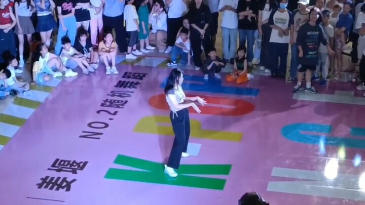 [Random Dance] Tentang fakta bahwa akulah satu-satunya yang menari mengikuti lagu Red Velvet
