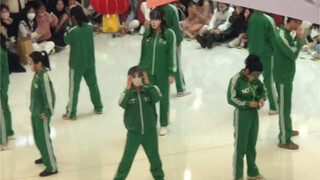 [Dance] Fans Shantou nyanyi dan menarikan "Favorit"