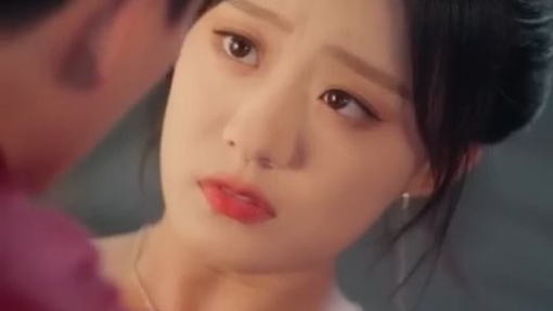 Kapten SWAT itu tampak dingin, tapi malam hari posesif dan memanjakanku habis-habisan