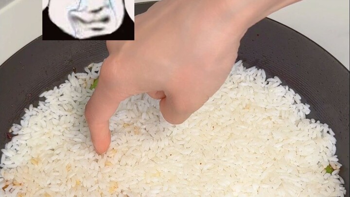 Oily and fragrant spicy potato stewed rice—how can two bowls possibly be enough?