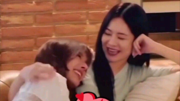 Mim loves to sit on Apple's lap 🥰