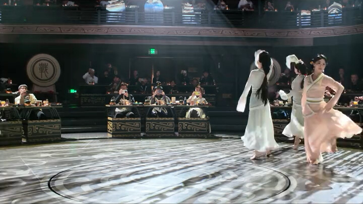 Hari ini tidak ada urusan, mendengarkan lagu di tempat hiburan hanya untuk melihat wanita cantik ini