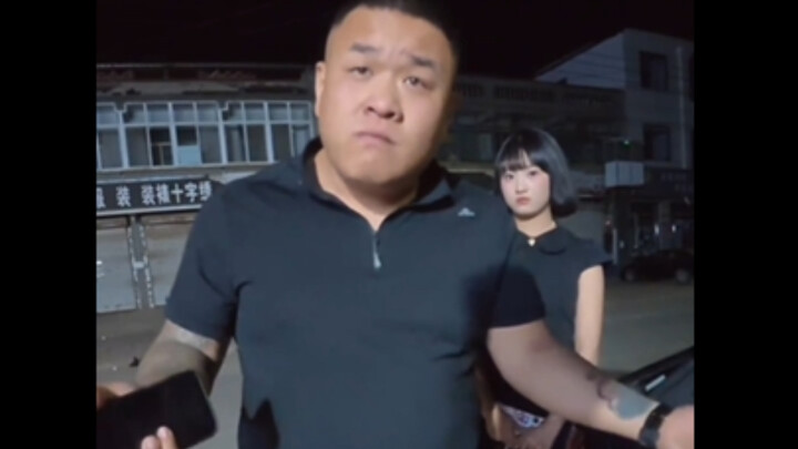 Lông ở nách của bạn, tôi nhịn cười không nổi rồi
