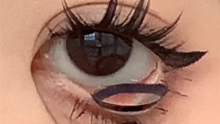 Pemula bisa menguasai cara memakai lensa kontak berwarna hanya dalam 1 detik～