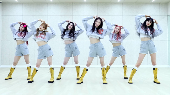 STAYC’s new song “Teddy Bear” practice room video released!