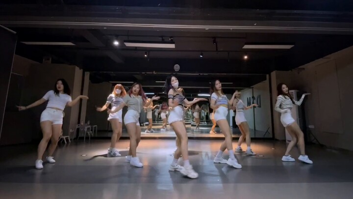 [Girls' Generation] All members shake their heads in Forever 1 practice room? I'm here first for the