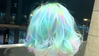 Apakah ada yang suka warna rambut ini?
