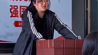 坦然淡定的大一新生，调侃自己，大方介绍”我家是干废品“