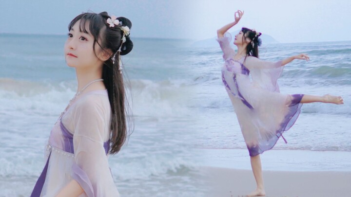 I know the smell of the sea! The Daughter of the Sea dances for everyone~