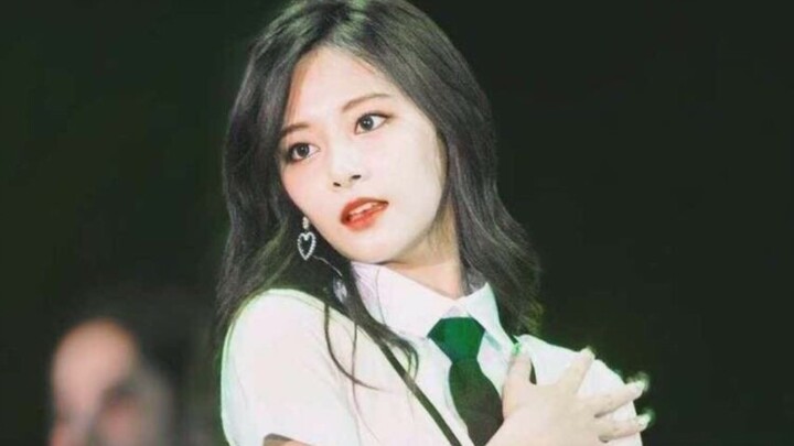 [TWICE’s Zhou Ziyu] 120-Second Heart-Fluttering Clip Challenge: How Many Seconds Can A-Wu Last?