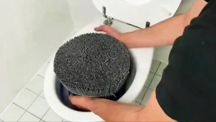 [DIY]What would happen if you put 1000 sparklers in a toilet