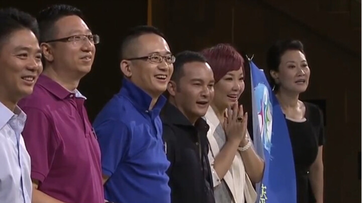 لقاء نادر بين ليو تشيانغدونغ ولي جون: ليو يعترف بالهزيمة ويقول: “هو بالتأكيد ليس شخصًا عاديًا!”