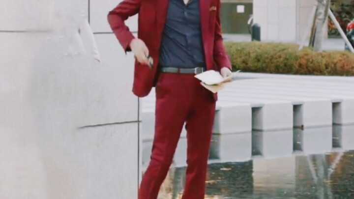 Only he can control such angry red pants! I really fascinated him back then!