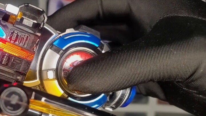 [Junk Picking] You can't buy it without glasses! DX Tokumei Sentai Transformer! 50 yuan ~ Is it wort