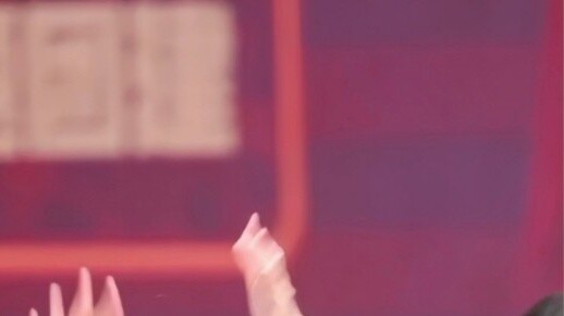 【Violeta】"Ánh sáng chiếu rọi vào em còn sáng hơn cả những ánh đèn lộng lẫy"