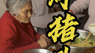 My grandpa's braised pork head rice is so delicious!