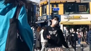 Passersby accidentally caught on camera stole the spotlight even more than the main characters!