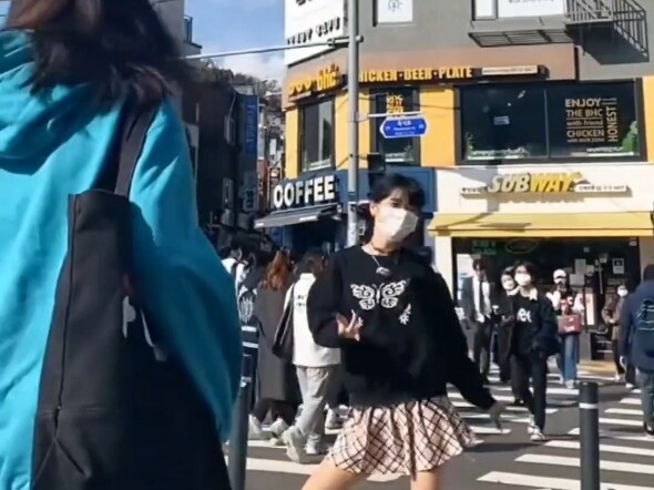 Passersby accidentally caught on camera stole the spotlight even more than the main characters!