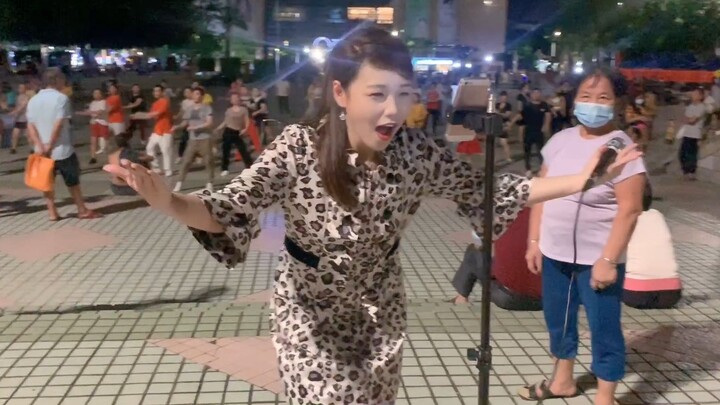 Bạn có thể không biết tôi, nhưng bạn hẳn đã xem video của tôi