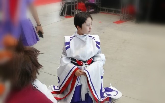 Seperti apa rasanya mengajak adik perempuan berusia sembilan tahun ke pameran?