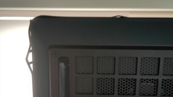 () Tas laptop HP, set lima potong yang kubeli seharga 99, baru hari pertama pakai laptopku sudah bar