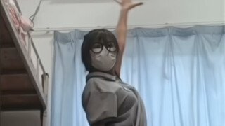 Jika ada yang mengejarmu, aku akan menjegalnya! Perhatian!