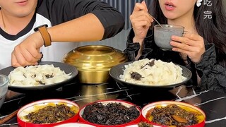 #น้ำงาดำ วันนี้บินบินฉลาดขึ้นแล้วนะ ถึงกับรู้จักแยกเนื้อใส่ชามต่างหาก แต่ว่า… #กิจวัตรประจำวันของการ