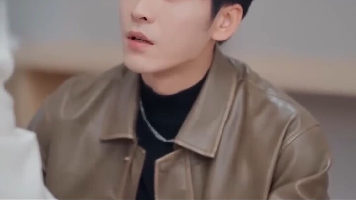 Diusir keluarganya, dia lari ke pelukan paman CEO, tak disangka malah habis dima