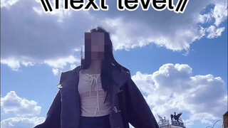 طالبة في المدرسة الثانوية تبلغ من العمر 17 عامًا تغني أغنية "Next Level" لـ Ryu Wi