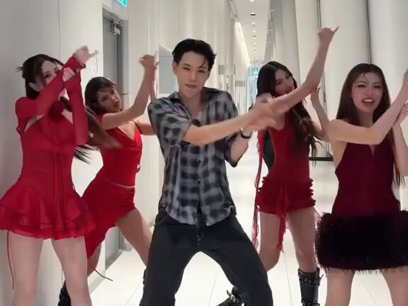 ดาออว์ ต้าอู เต้นกับสาวๆ ไม่มีความสัมพันธ์เชิงชู้สาวเลย แต่มีแค่ความมุ่งมั่นจะเต้นจนคู่เต้นตาย ฮ่าๆๆ