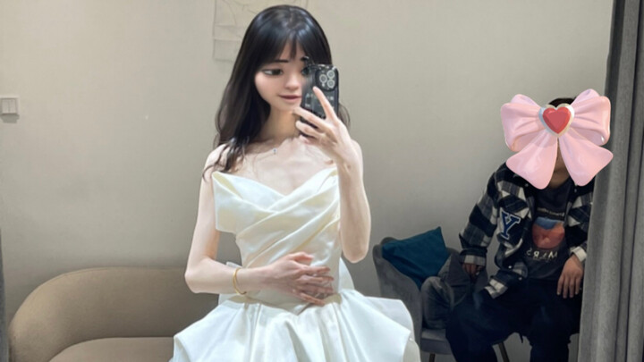 Đã thử váy cưới rồi!